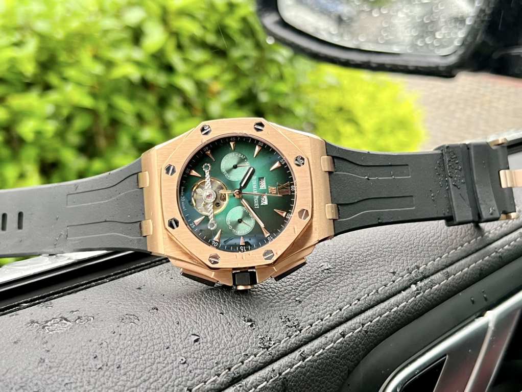 The same Audemars Piguet - Audemars Piguet   Royal Oak Offshore Collection Anti-glare treatment mineral glass Size 42mm  14mm , waterproof tape with AP lettering original pin buckle Fully automatic mechanical movement , 