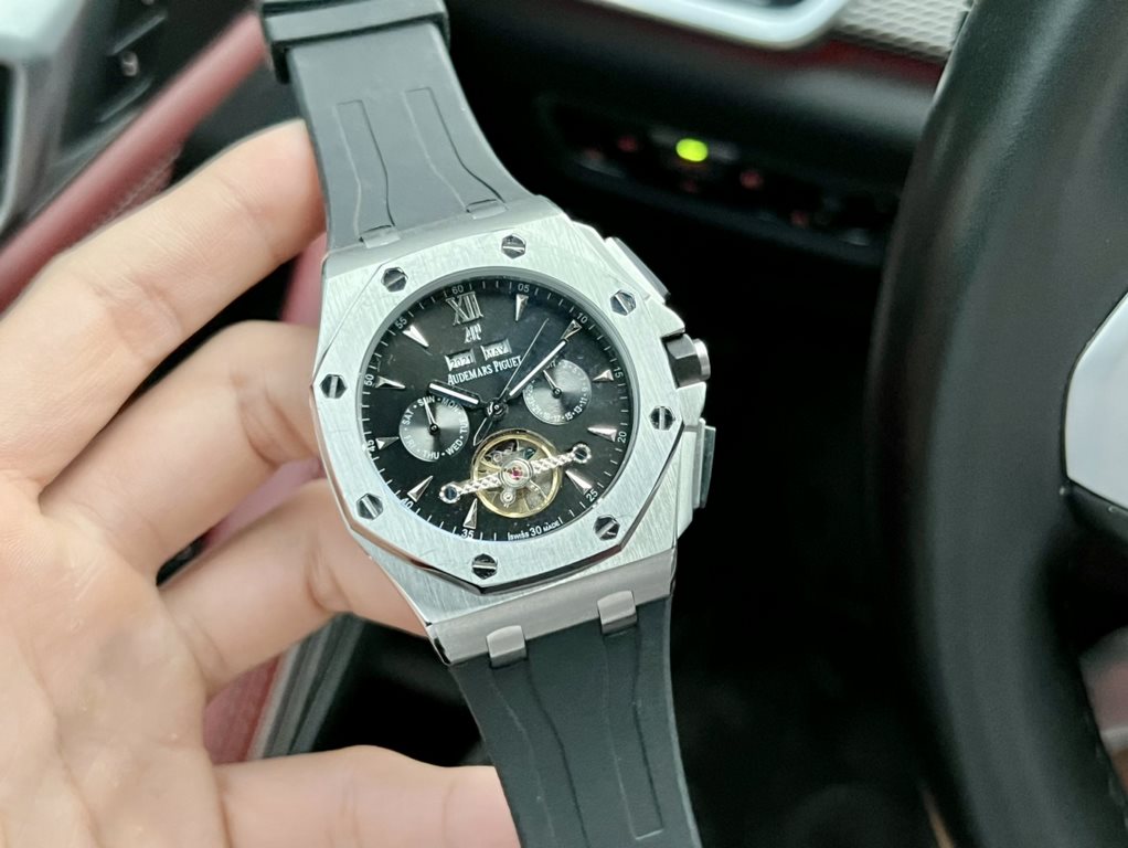 The same Audemars Piguet - Audemars Piguet   Royal Oak Offshore Collection Anti-glare treatment mineral glass Size 42mm  14mm , waterproof tape with AP lettering original pin buckle Fully automatic mechanical movement , 