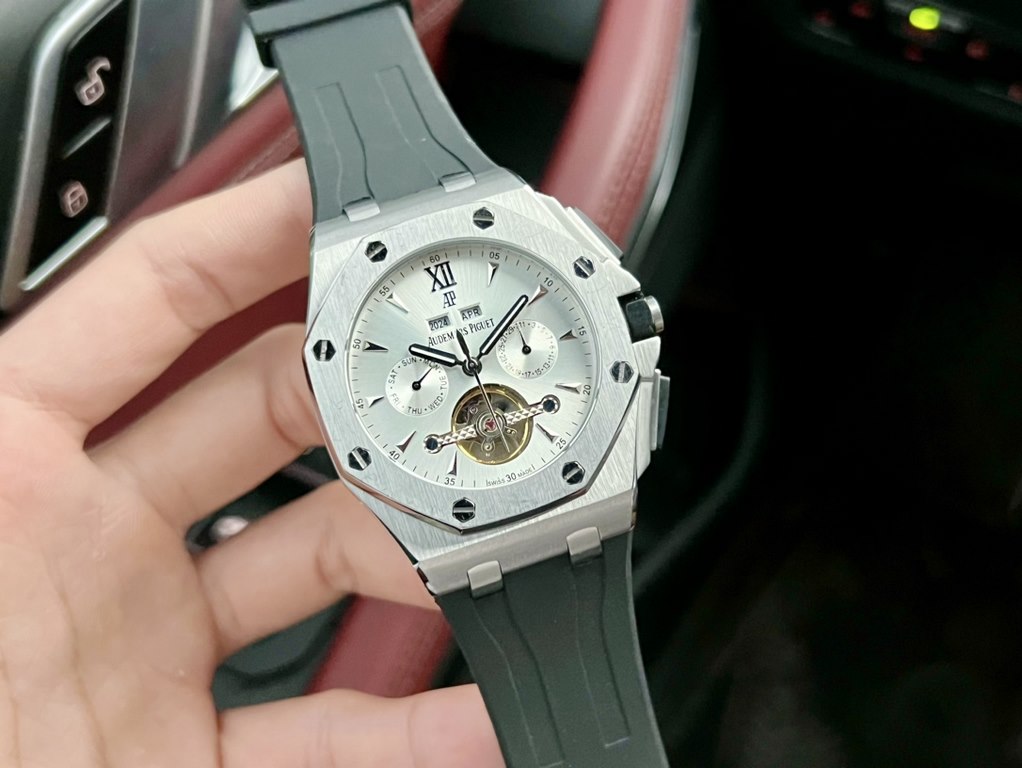 The same Audemars Piguet - Audemars Piguet   Royal Oak Offshore Collection Anti-glare treatment mineral glass Size 42mm  14mm , waterproof tape with AP lettering original pin buckle Fully automatic mechanical movement , 