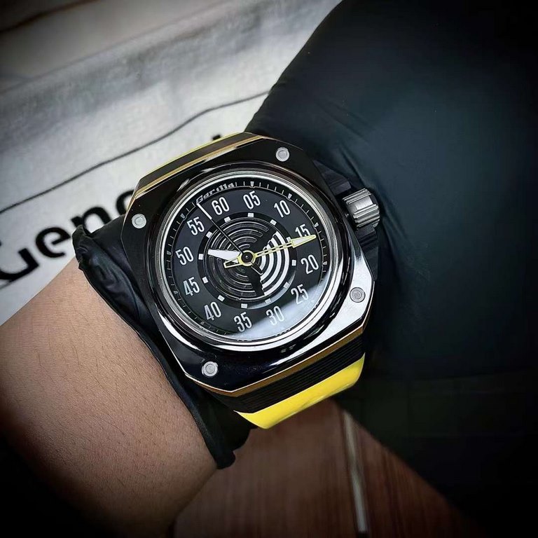 Original Gorilla original mechanical wristwatch (Chinese 大猩猩手表) gorilla is by AP Audemars Piguet brand company design director Octavio. Garcia R 