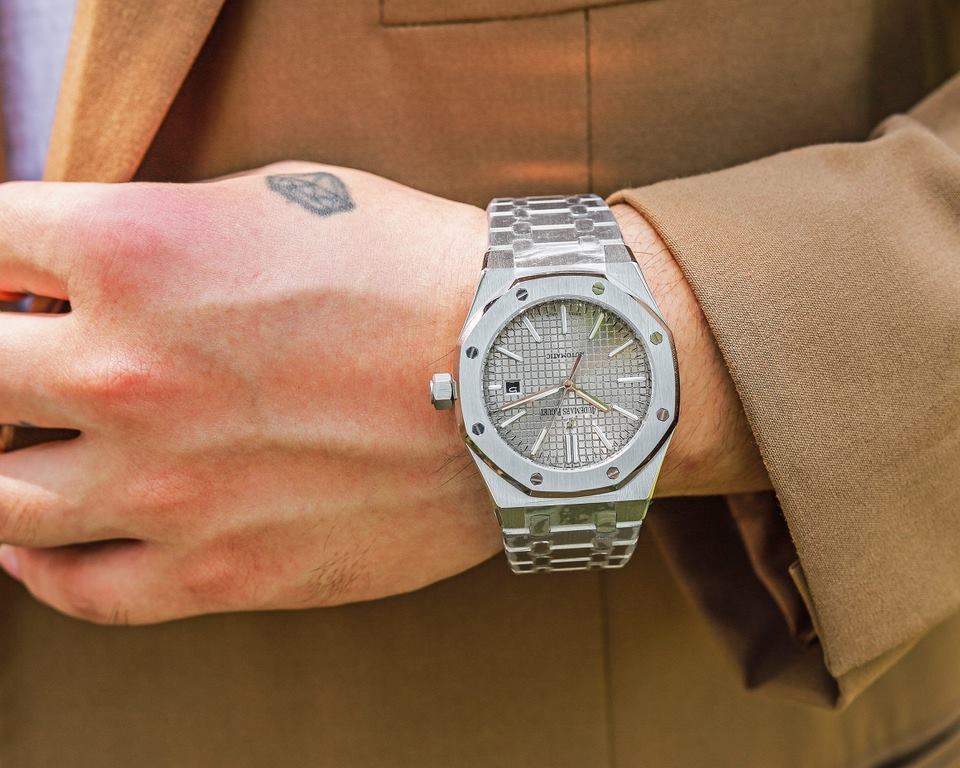 White case gold case (leather and steel at the same price)High-end Tt factory Today's main models    !Audemars Piguet Royal Oak 15500 - a powerful interpretation of the reigning steel king! The original molded size of 41