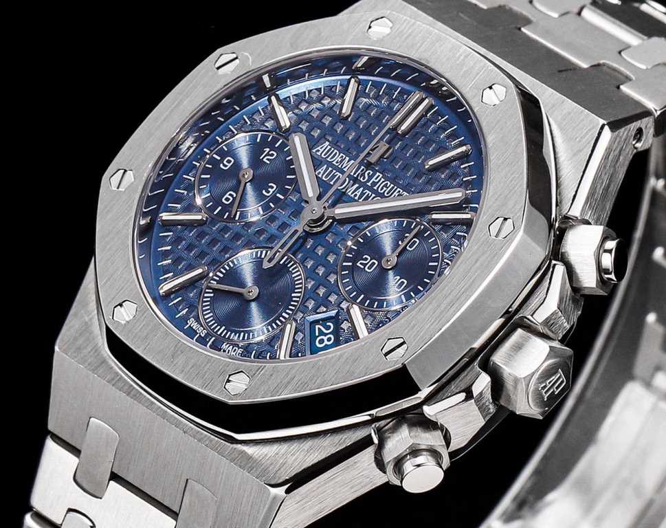 Popular Audemars Piguet Royal Oak 26715BC.ZZ.1356BC.01. 38mm Size 11The current version of the highest mechanical movement   genuine is mechanical! Mechanical! Don't waste your money on a quartz!AP Royal Oak series of ch