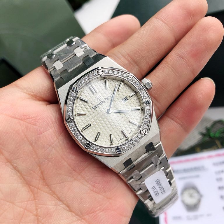 Wholesale box support Hong Kong, U.S. direct mailThe women's model of AP, which is hard to buy from the counter, has arrived! Today we are introducing the Audemars Piguet Royal Oak watch for women. Its official model num