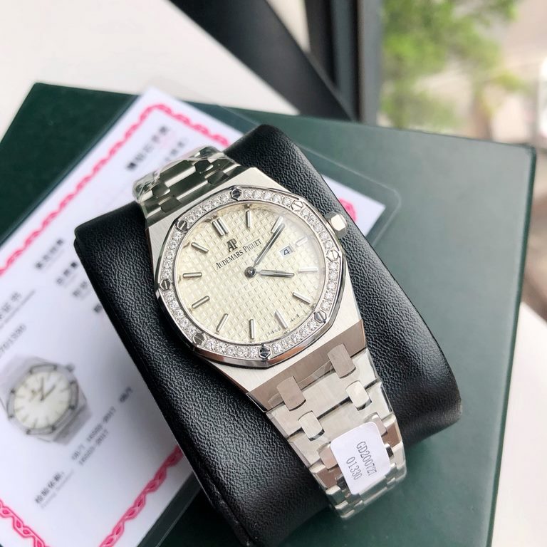 Wholesale box support Hong Kong, U.S. direct mailThe women's model of AP, which is hard to buy from the counter, has arrived! Today we are introducing the Audemars Piguet Royal Oak watch for women. Its official model num