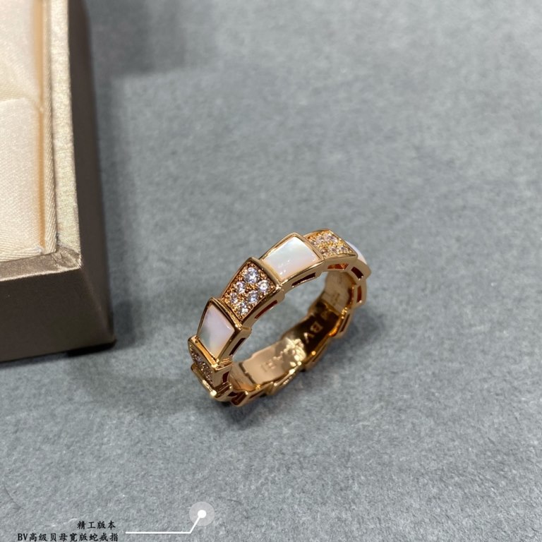 V gold plated imitation gold Size 5678.BVLGARI Bulgari Wide Premium Mother-of-pearl Snake Ring   The delicate and enchanting lines of the design are adorned with brilliant diamonds   so that dominance can also be feminin