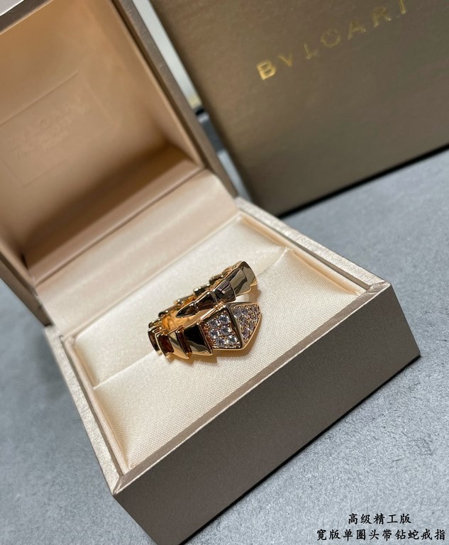 V Gold Material Premium Edition. Yardage 5678. bvlgari wide version of the single bezel head with diamonds snake ring  , true fragrance series... Simple and generous in kind, beautiful price Fine workmanship No deformati