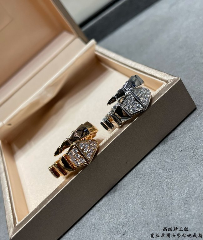 V Gold Material Premium Edition. Yardage 5678. bvlgari wide version of the single bezel head with diamonds snake ring  , true fragrance series... Simple and generous in kind, beautiful price Fine workmanship No deformati