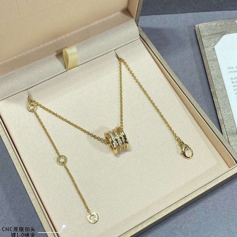 V gold material Coarse chain  CNC authentic open version, carved and plated with mickey gold, Bvlgari Seiko spring center necklace with diamonds High version of the shipment     perfect replica authentic     to the rhyth