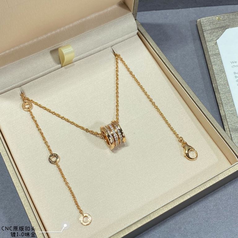 V gold material Coarse chain  CNC authentic open version, carved and plated with mickey gold, Bvlgari Seiko spring center necklace with diamonds High version of the shipment     perfect replica authentic     to the rhyth