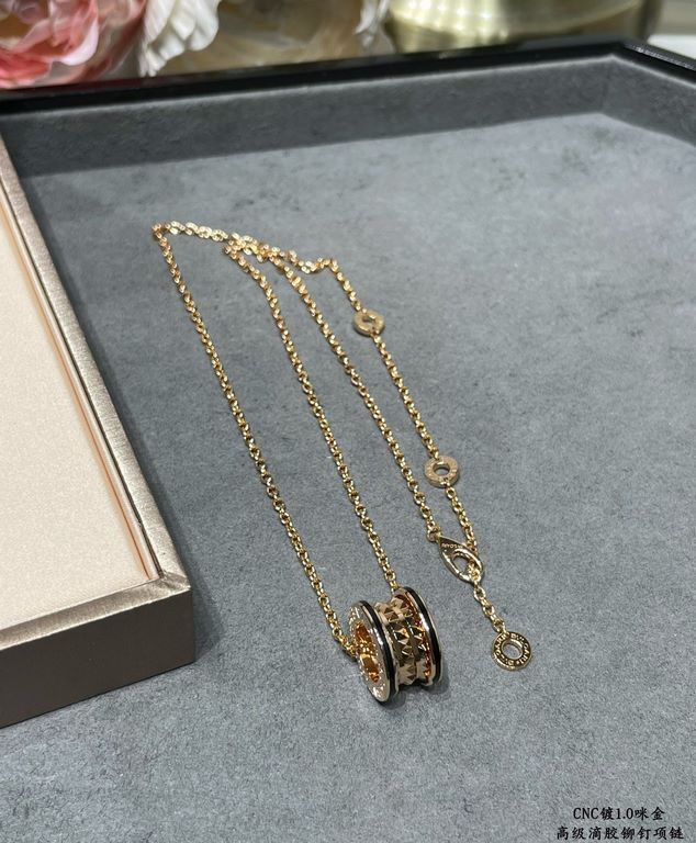 V gold CNC open version Bvlgari Premium Drip Rivet Spring Necklace, spiral part embellished with studs A necklace that is not easy to clash with the counter synchronized update with the same   BVLGARI counter counter wit