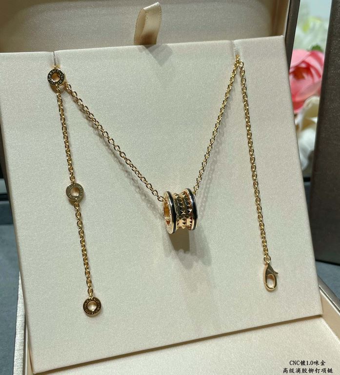 V gold CNC open version Bvlgari Premium Drip Rivet Spring Necklace, spiral part embellished with studs A necklace that is not easy to clash with the counter synchronized update with the same   BVLGARI counter counter wit