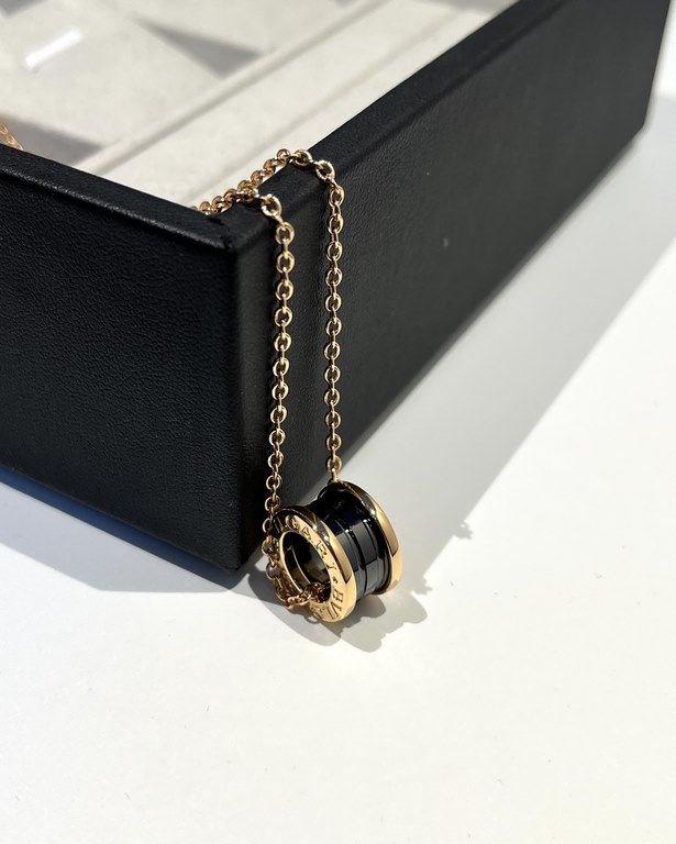 Bv B.zero1 Collection Classic Black Ceramic NecklaceMade of v-gold with thick gold plating, fine craftsmanship and perfect finishing details! Classic Bv Black Ceramic Necklace with Rose Gold ColorCNC fine engraving machi