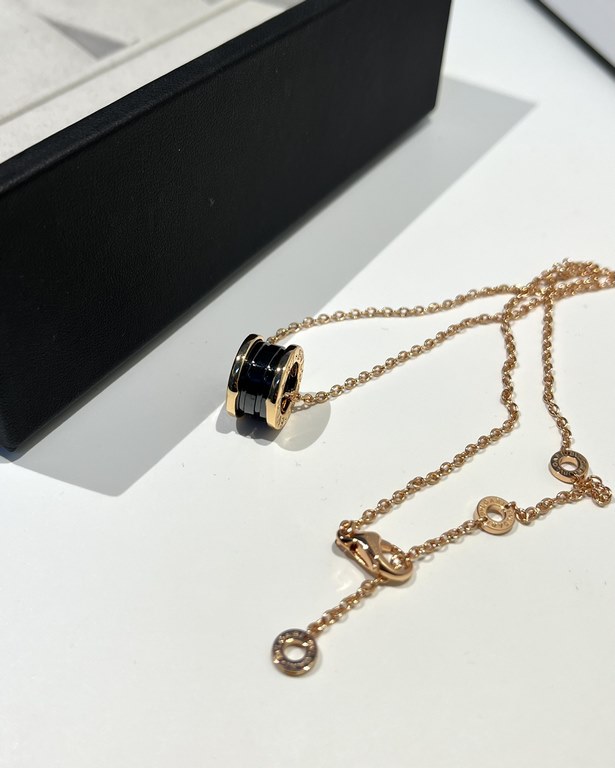 Bv B.zero1 Collection Classic Black Ceramic NecklaceMade of v-gold with thick gold plating, fine craftsmanship and perfect finishing details! Classic Bv Black Ceramic Necklace with Rose Gold ColorCNC fine engraving machi