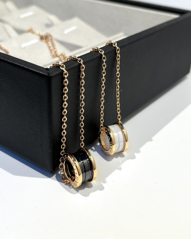 Bv B.zero1 Collection Classic Black Ceramic NecklaceMade of v-gold with thick gold plating, fine craftsmanship and perfect finishing details! Classic Bv Black Ceramic Necklace with Rose Gold ColorCNC fine engraving machi