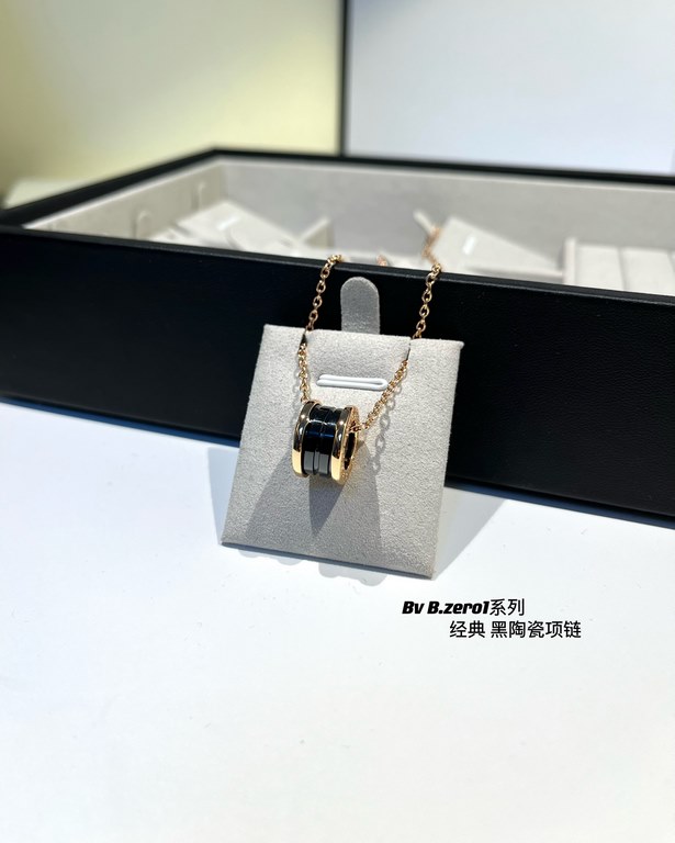 Bv B.zero1 Collection Classic Black Ceramic NecklaceMade of v-gold with thick gold plating, fine craftsmanship and perfect finishing details! Classic Bv Black Ceramic Necklace with Rose Gold ColorCNC fine engraving machi