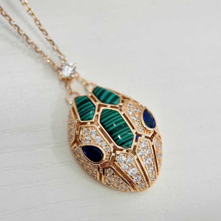 C557  Bv Home Spirit Snake Series Turquoise Blue Eyes Snake Head Necklace Bully Classic Versatile Made of Imported s925 Sterling Silver Rose Gold Electroplated Thick Gold Sterling Silver Necklace 165.