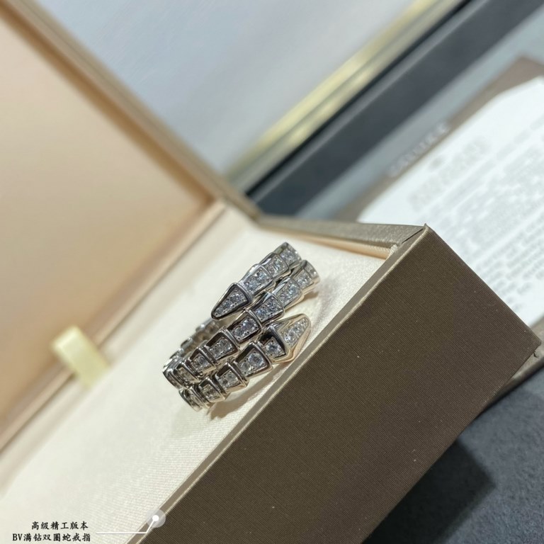 V gold material Size 5678. bvlgari premium full diamonds three circle snake ring   true fragrance collection... The real thing is simple and generous The price is beautiful The workmanship is exquisite The use of memory 