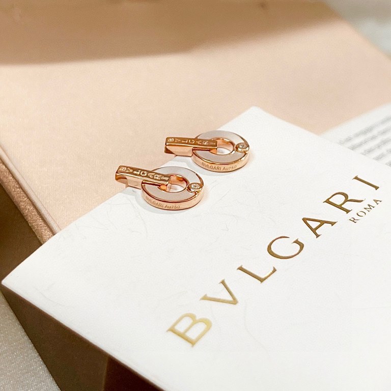 Bvlgari Bvlgari newest discs letters earrings imported s925 sterling silver material vacuum plating 18k rose gold and natural white shell malachite green stone inlay synthesis fine craftsmanship fine carving exclusive de