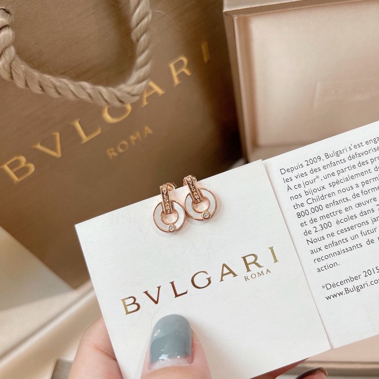 Bvlgari Bvlgari newest discs letters earrings imported s925 sterling silver material vacuum plating 18k rose gold and natural white shell malachite green stone inlay synthesis fine craftsmanship fine carving exclusive de