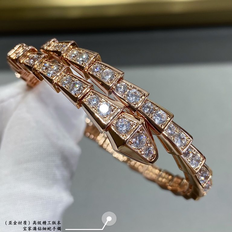 Bvlgari advanced full of diamonds fine snake bracelet This is to wear steel, section by section to wear in and then hit the laser point, each accessory is fine grinding, time-consuming and expensive, good goods please ch