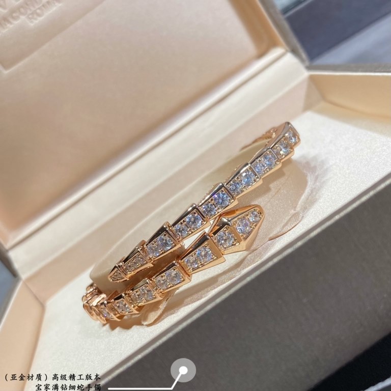 Bvlgari advanced full of diamonds fine snake bracelet This is to wear steel, section by section to wear in and then hit the laser point, each accessory is fine grinding, time-consuming and expensive, good goods please ch