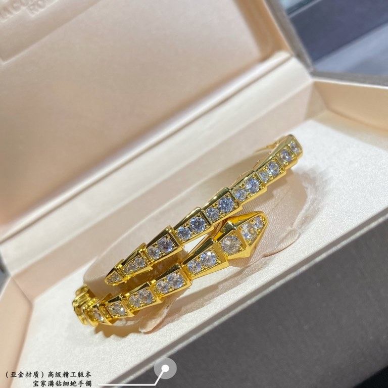 Bvlgari advanced full of diamonds fine snake bracelet This is to wear steel, section by section to wear in and then hit the laser point, each accessory is fine grinding, time-consuming and expensive, good goods please ch