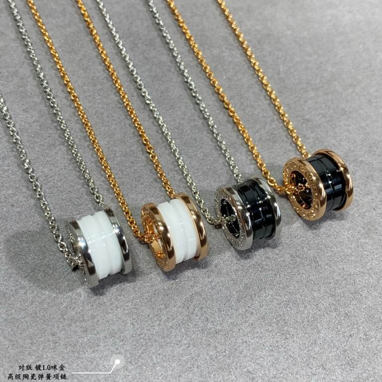 V gold material CNC genuine open version, carved and plated with micronized gold, Bvlgari senior large black and white ceramic spring necklace High version of the shipment     perfect replica of the authentic     to the 