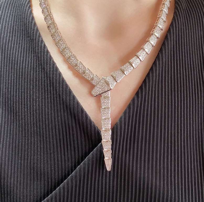 (Actual price) Made of sub-gold , non-refundable and non-exchangeable   BVLGARI - Bvlgari Haute Couture Edition Wide Snake Necklace This one is basically unknown nowadays! Bvlgari's masterpiece! The quality of workmanshi