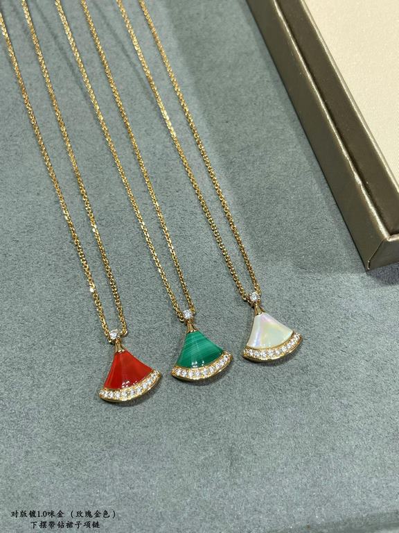 V-gold plated with micronized gold Bvlgari Premium Mother-of-pearl Hem Diamond Scalloped Skirt Necklace  Divas'Dream collection is limited to Tanabata! The only on the market with the counter at the bottom of the diamond