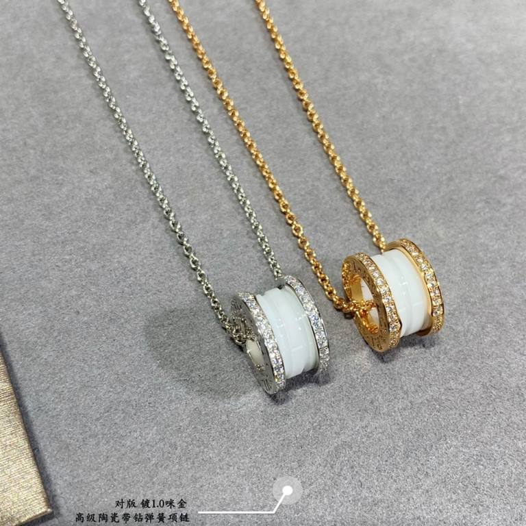 V gold material CNC genuine open version, carved and plated with micronized gold, Bulgari senior large black and white ceramic with diamonds spring necklace High version of the shipment      perfect replica of the authen