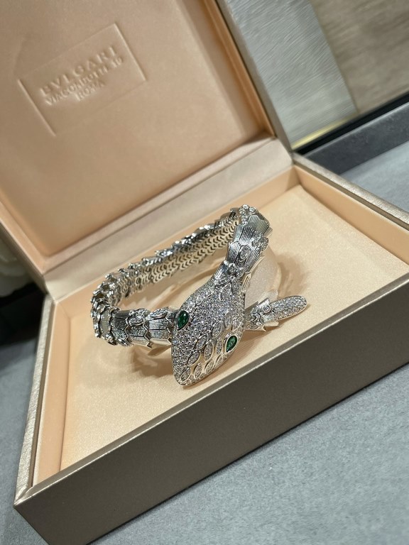 (Actual Price) Bvlgari Crossed Snake Bracelet made of gold, fashionable high-grade boutique Bvlgari Snake Bracelet Luxury Snake upgraded version  BVLGARI Fire   imported technology  high carbon diamonds, the inner circle