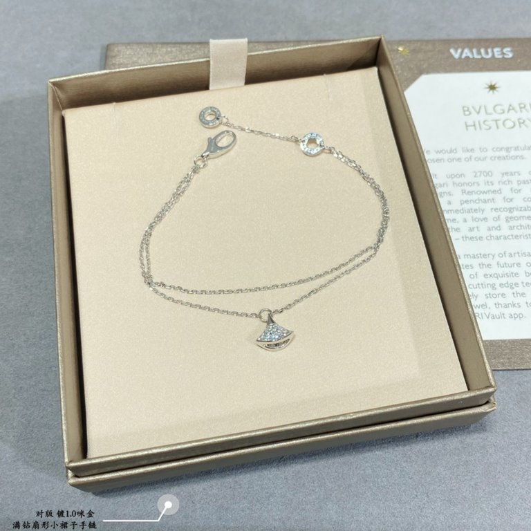 V gold Bvlgari High-end full of diamonds fan-shaped small skirt bracelet, high-end customization Fire counter Imported fan-shaped skirt   Original logo  so beautiful   Versatile models