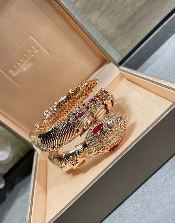 (Actual Price) Bvlgari Red Eye Snake Bracelet made of gold, fashionable high-grade boutique Bvlgari Snake Bracelet Luxury Snake upgraded version  BVLGARI explosive   imported technology  high carbon diamonds, the inner c