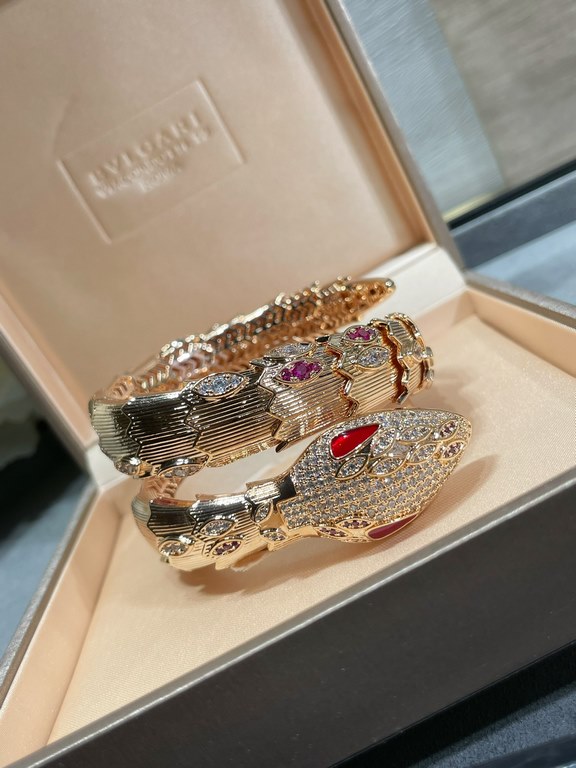 (Actual Price) Bvlgari Red Eye Snake Bracelet made of gold, fashionable high-grade boutique Bvlgari Snake Bracelet Luxury Snake upgraded version  BVLGARI explosive   imported technology  high carbon diamonds, the inner c