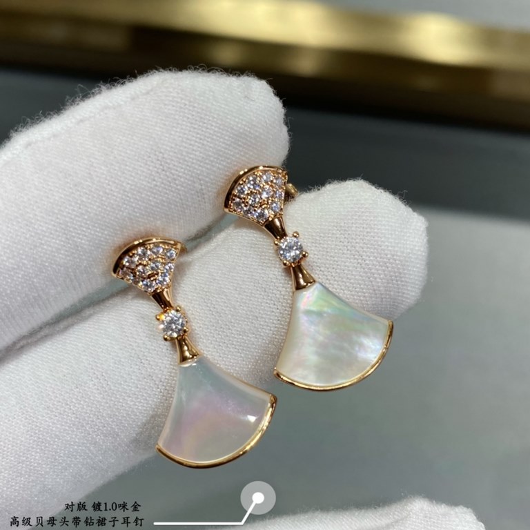 V gold plated miked (new version) Bvlgari Premium Mother of Pearl Head with Diamonds Scalloped Skirt Earrings  Divas' Dream Collection Tanabata Limited! High-end customized fire counter    one to one original     luxury 