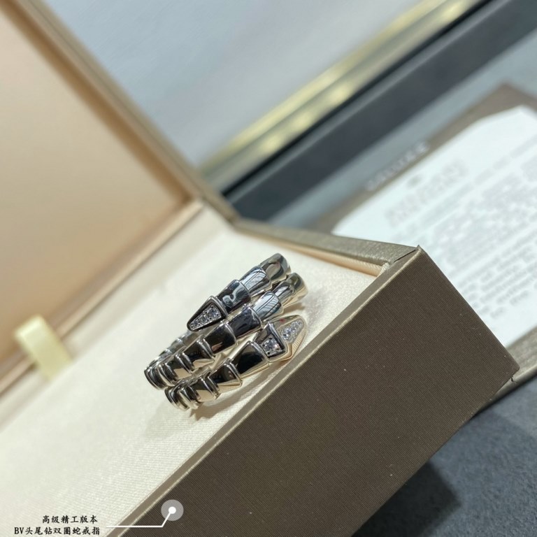 V gold material Size 5678. bvlgari premium head and tail diamonds three circle snake ring   true fragrance collection... The real thing is simple and generous More beautiful than the price of full diamonds Exquisite work