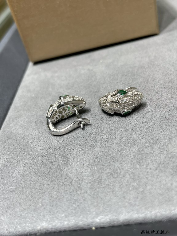 Gold Bvlgari Dodo Snake earrings with emeralds and pavé diamonds The snake as a symbol of sensuality and beauty, a totem that dates back to ancient Greek and Roman mythology, symbolizes intelligence, vitality and charism