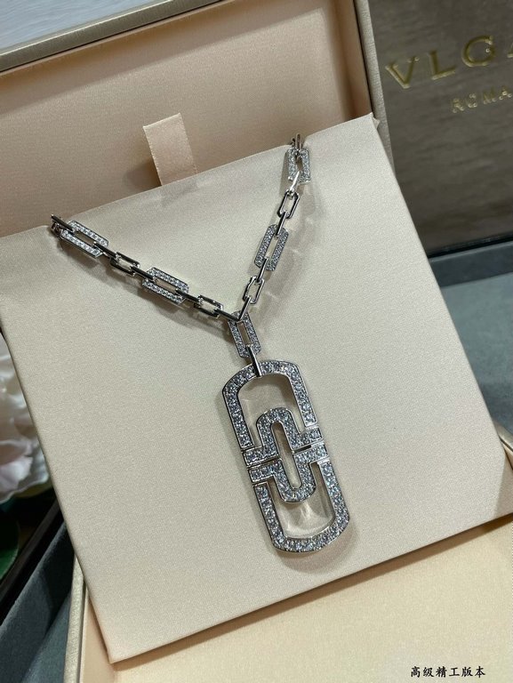 Full length 65cm!!!  each section of the clasp is chained by hand. Bvlgari openworked paperclip necklace. Bulgari's designers will be the elements of the paperclip into the jewelry design, this regular and orderly, ratio