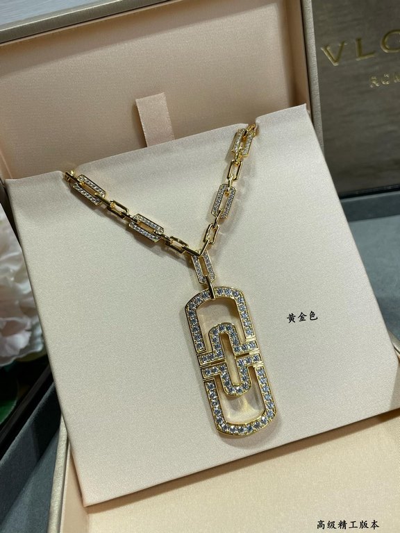 Full length 65cm!!!  each section of the clasp is chained by hand. Bvlgari openworked paperclip necklace. Bulgari's designers will be the elements of the paperclip into the jewelry design, this regular and orderly, ratio