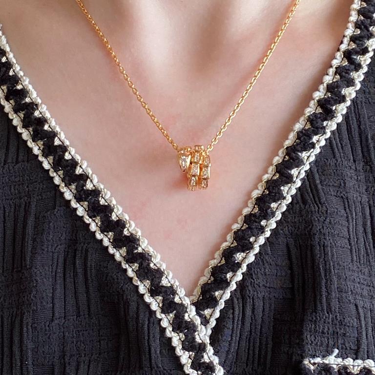 In V gold Bulgari Premium Triple Loop Full Diamond Snake Necklace, True Fragrance Collection... Simple and generous in person Exquisite workmanship.