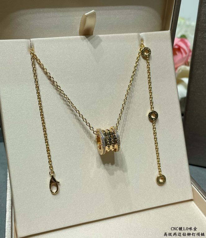 V gold CNC open Bvlgari Premium Two Side Rivet Spring Necklace, spiral part embellished with studs A necklace that is not easy to clash with the counter synchronization update with the same   BVLGARI counter counter with