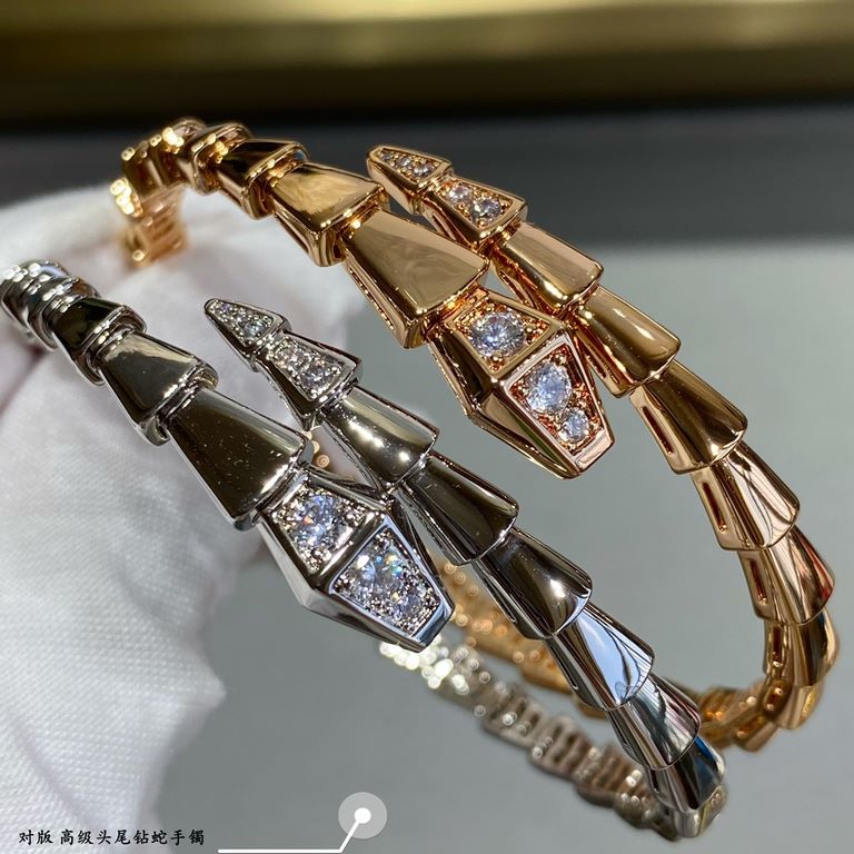 In V gold Pair of versions. Bvlgari Premium Head and Tail Diamond Snake Bracelet True Fragrance Collection... Simple and generous in person, more beautiful than the price of a full diamond, exquisitely crafted, with a me