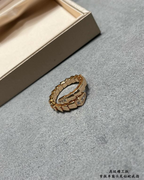 V Gold Material Premium Edition. Yardage 5678. bvlgari narrow version single bezel head and tail diamond snake ring  , true fragrance collection... Simple and generous in kind, beautiful price Exquisite workmanship Using