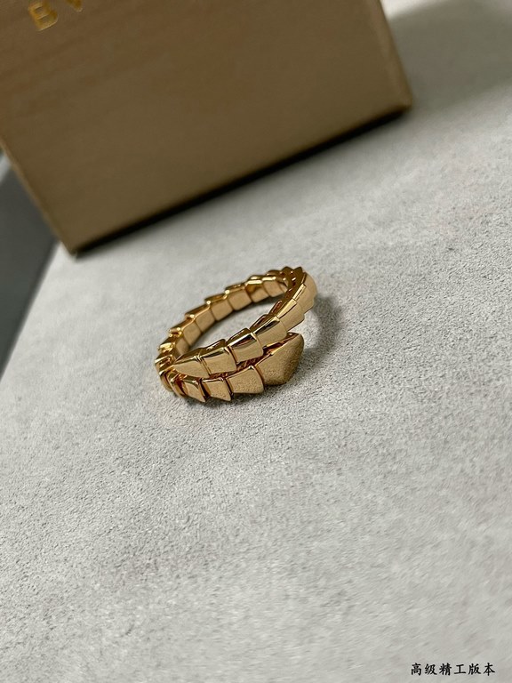 In V gold Premium edition. Yardage 5678.Bulgari Narrow version of the single circle glossy thin snake ring  , True Fragrance Collection... Simple and generous in kind, beautiful price Exquisite workmanship Using memory s