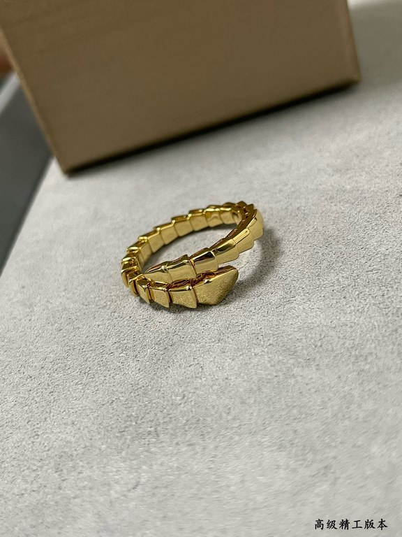 In V gold Premium edition. Yardage 5678.Bulgari Narrow version of the single circle glossy thin snake ring  , True Fragrance Collection... Simple and generous in kind, beautiful price Exquisite workmanship Using memory s