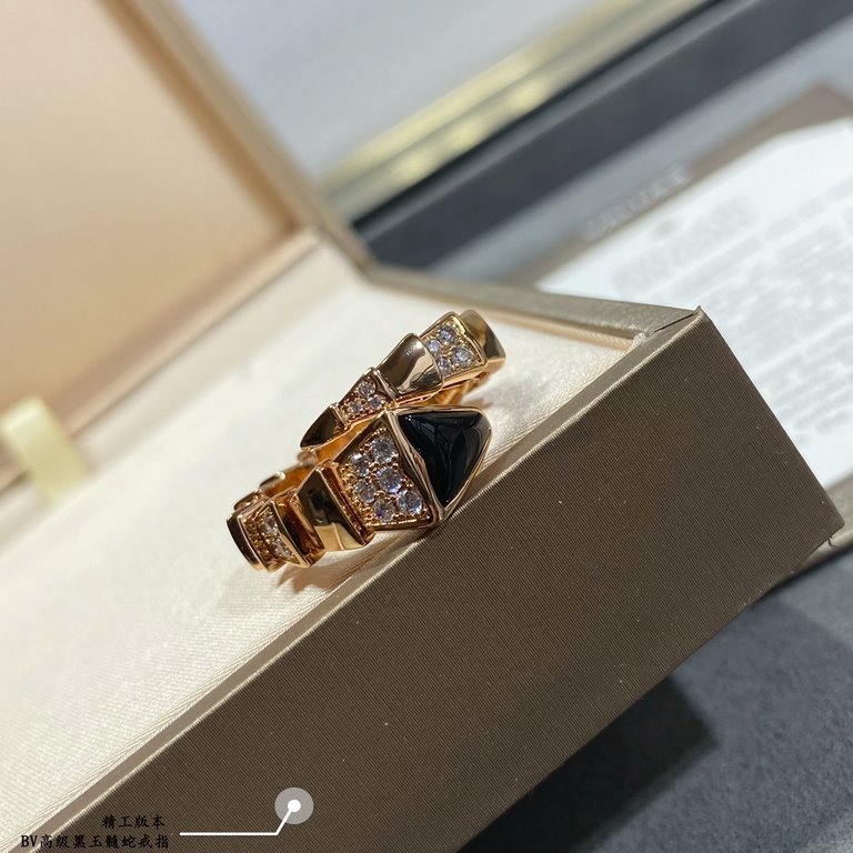 V gold material BV Bulgari Premium Black Chalcedony Snake Ring   sexy   ring Snake ring Precision texture, counter quality, good-looking and not expensive Handmade must have!