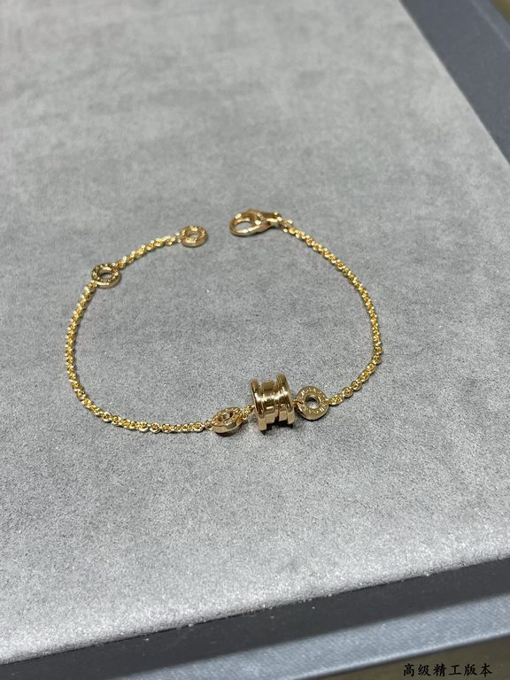 V Gold Material.  CNC authentic open version, fine engraving and plated with micronized gold, Bvlgari Seiko CNC light gold small spring bracelet, high version of the shipment      perfect reproduction of the authentic To