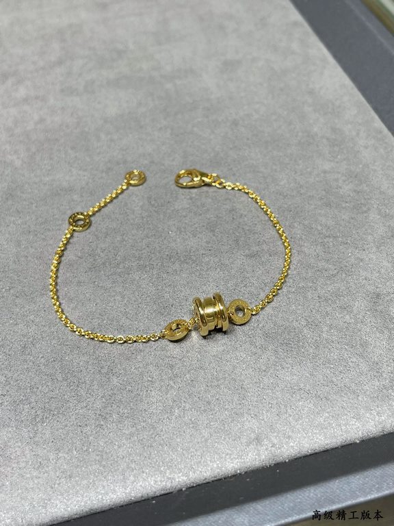 V Gold Material.  CNC authentic open version, fine engraving and plated with micronized gold, Bvlgari Seiko CNC light gold small spring bracelet, high version of the shipment      perfect reproduction of the authentic To