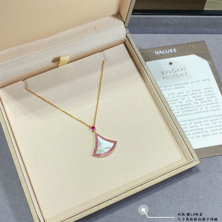 V gold plated imitation gold Bvlgari Tanabata Premium Pink Diamond Skirt Necklace, full of femininity Salute to the ultimate elegance of the Italian style High-end customization Micro-setting process Original single sync