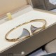 V gold plated imitation gold (pair size) Bvlgari senior mother-of-pearl two sides fan-shaped skirt bracelet, full of femininity Salute to the ultimate elegance of the Italian style High-end customization Micro-setting pr